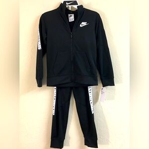 NEW Nike Performance Zip Sweatsuit Joggers Set Size 6/7 Black White
